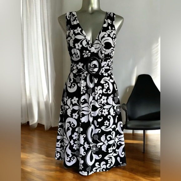 ✅Black &  White Floral Dress - Picture 1 of 15